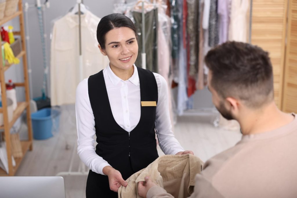 Ropa laboral para tiendas, ferreterías y comercios minoristas